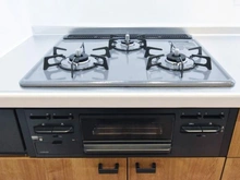 【神奈川県/横浜市南区南吉田町】ライオンズマンション吉野町第11 キッチン：三口コンロ