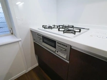 【神奈川県/横浜市南区永田北】コスモ井土ヶ谷グランヒルズ 9号棟 キッチン：三口コンロ