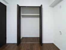 【神奈川県/横浜市南区永田北】コスモ井土ヶ谷グランヒルズ 9号棟 洋室：約5.6帖