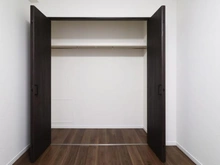 【神奈川県/横浜市南区永田北】コスモ井土ヶ谷グランヒルズ 9号棟 洋室：約6.0帖