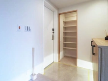 【神奈川県/川崎市麻生区上麻生】新百合ヶ丘パークハウス 玄関：シューズインクローゼット付き