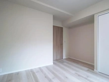 【神奈川県/川崎市麻生区上麻生】新百合ヶ丘パークハウス2番街 洋室：約7.9帖