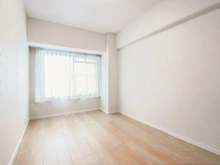 【神奈川県/川崎市多摩区枡形】グレイス向ヶ丘遊園 洋室：約6.0帖
ウォークインクローゼット付き