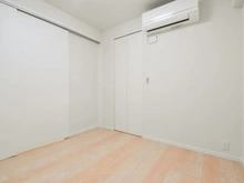 【神奈川県/川崎市多摩区枡形】グレイス向ヶ丘遊園 洋室：約4.1帖
ウォークインクローゼット付き