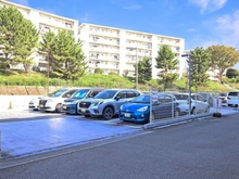 【東京都/多摩市永山】エステート永山 3-4-7号棟 駐車場