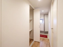 【神奈川県/横浜市栄区鍛冶ケ谷】ローレルスクエア港南台 D棟 廊下：収納