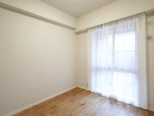 【神奈川県/横浜市栄区鍛冶ケ谷】ローレルスクエア港南台 D棟 洋室：約4.3帖