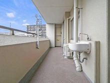 【神奈川県/茅ヶ崎市本村】グラン・コート湘南茅ヶ崎 バルコニー：スロップシンク付き