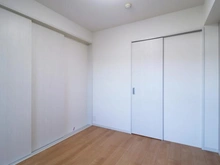 【神奈川県/厚木市長谷】厚木第9ダイヤモンドマンション 洋室：約5.5帖
ウォークインクローゼット付き