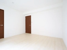 【神奈川県/川崎市多摩区寺尾台】RIS読売ランド　リズ読売ランド 洋室：約8.0帖
約2.7帖のウォークインクローゼット付き