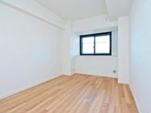 【神奈川県/川崎市多摩区東三田】シティウインズ生田 洋室：約6.0帖
ウォークインクローゼット付き