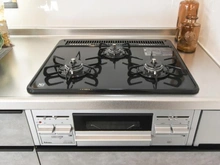 【神奈川県/川崎市麻生区栗平】小田急プラウディア栗平 キッチン：三口コンロ