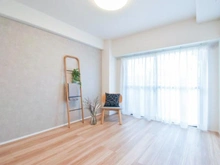 【神奈川県/横浜市緑区十日市場町】エンゼルハイム十日市場 洋室：約6.4帖
ウォークインクローゼット付き