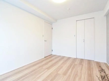 【神奈川県/横浜市緑区十日市場町】エンゼルハイム十日市場 洋室：約6.4帖
ウォークインクローゼット付き