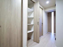 【神奈川県/川崎市多摩区三田】ソフトタウン生田 廊下：収納