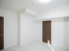 【神奈川県/川崎市麻生区高石】イトーピア百合ヶ丘ガーデンハイツ C棟 洋室：約7.3帖
ウォークインクローゼット付き