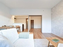 【東京都/多摩市貝取】東急ドエルアルス永山 LDK：約15.0帖
奥：洋室