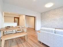 【東京都/多摩市貝取】東急ドエルアルス永山 LDK：約15.0帖
奥：洋室