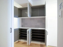 【神奈川県/川崎市多摩区中野島】新多摩川ハイム 1号棟 廊下：収納