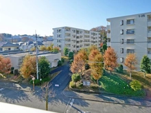 【神奈川県/川崎市多摩区菅仙谷】パークランドふじのき台 20号棟 眺望：LDK側バルコニーから