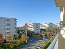 【神奈川県/川崎市多摩区菅仙谷】パークランドふじのき台 20号棟 眺望：LDK側バルコニーから