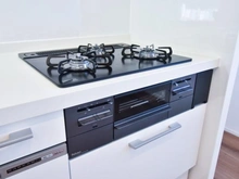 【東京都/町田市鶴川】鶴川二丁目住宅 11-2号棟 キッチン：三口コンロ