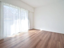 【東京都/町田市鶴川】鶴川二丁目住宅 11-2号棟 洋室：約6.4帖