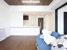 【東京都/八王子市松木】アンビシャス京王堀之内 LDK：約13.9帖
※家具調度品等は販売価格に含まれておりません