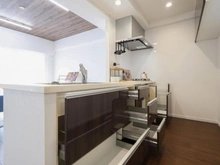 【東京都/八王子市松木】アンビシャス京王堀之内 キッチン：収納