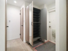 【神奈川県/川崎市麻生区白山】新ゆりグリーンタウン　さつき街区 2号棟 玄関