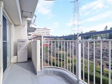 【神奈川県/川崎市麻生区白山】新ゆりグリーンタウン　さつき街区 2号棟 バルコニー：LDK側
