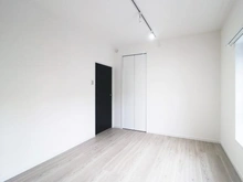 【神奈川県/川崎市麻生区高石】第2百合ヶ丘ハイツ 2号棟 洋室：約6.5帖