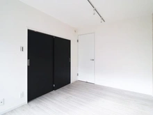 【神奈川県/川崎市麻生区高石】第2百合ヶ丘ハイツ 2号棟 洋室：約7.0帖
ウォークインクローゼット付き