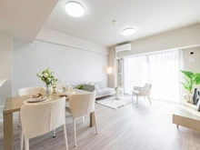 【神奈川県/川崎市多摩区東三田】レイディアントシティ向ケ丘遊園 イタリア街区 リビング・ダイニング：※家具・調度品等は販売価格に含まれておりません