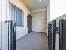 【神奈川県/川崎市多摩区東三田】レイディアントシティ向ケ丘遊園 イタリア街区 ポーチ