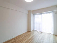 【東京都/八王子市南大沢】ライオンズマンション南大沢 洋室：約6.7帖
ウォークインクローゼット付き