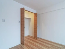 【東京都/八王子市南大沢】ライオンズマンション南大沢 洋室：約6.7帖
ウォークインクローゼット付き