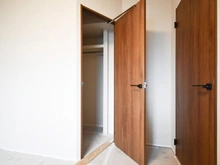 【神奈川県/川崎市多摩区登戸】ダイアパレスタピオ向ケ丘遊園 洋室：約5.6帖
ウォークインクローゼット付き