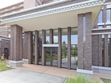 【東京都/町田市南大谷】ユニヴェルシオール学園の丘 センターサウスコート エントランス