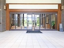 【東京都/町田市南大谷】ユニヴェルシオール学園の丘 センターサウスコート エントランス