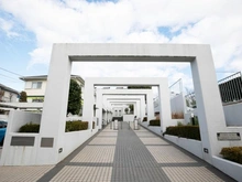 【神奈川県/川崎市多摩区南生田】百合ヶ丘ガーデンハウス アプローチ