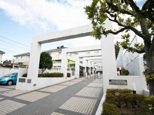 【神奈川県/川崎市多摩区南生田】百合ヶ丘ガーデンハウス アプローチ