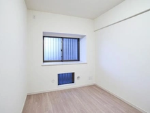 【神奈川県/川崎市多摩区宿河原】コスモステージ宿河原 洋室：約6.0帖
ウォークインクローゼット付き