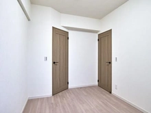 【神奈川県/川崎市多摩区宿河原】コスモステージ宿河原 洋室：約6.0帖
ウォークインクローゼット付き