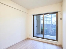 【神奈川県/川崎市多摩区宿河原】コスモステージ宿河原 洋室：約5.5帖
ウォークインクローゼット付き