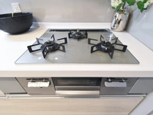 【東京都/八王子市下柚木】リーデンススクエア南大沢 B棟 キッチン：三口コンロ