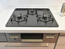 【神奈川県/川崎市多摩区登戸新町】ドメス登戸弐番館 キッチン：三口コンロ