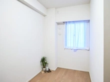 【東京都/調布市染地】シティテラス多摩川C棟 洋室：約5.0帖
ウォークインクローゼット付き