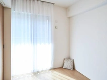 【東京都/調布市染地】シティテラス多摩川C棟 洋室：約5.0帖
ウォークインクローゼット付き