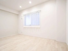 【神奈川県/川崎市多摩区中野島】多摩川テラス 洋室：約7.4帖
ウォークインクローゼット付き